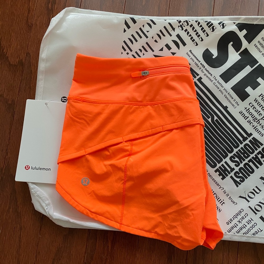 Lululemon Speed Up Short 2.5” free tote - Picture 3 of 10